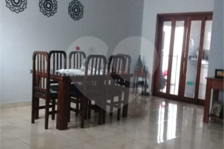 Casa à venda com 4 quartos, sendo 1 suíte, em Parque Santa Rosa, Suzano, SP