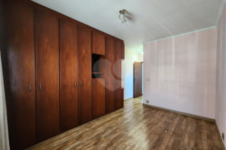 Sobrado à venda com 3 quartos, sendo 1 suíte,  em Vila Constança, São Paulo, SP