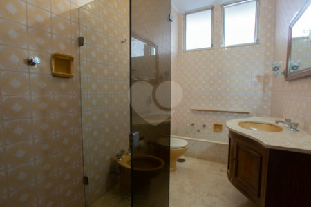 Casa à venda ou para alugar com 3 quartos, sendo 1 suíte,  em Mirandópolis, São Paulo, SP