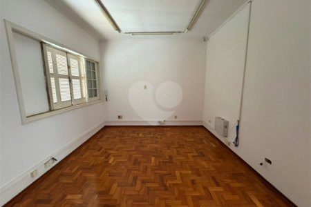 Ótima oportunidade para moradia ou investimento comercial!