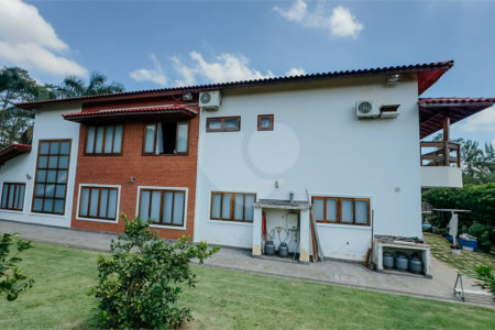 Casa à venda com 4 suítes no condomínio Monte Belo, Salto - SP