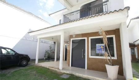 Casa à venda com 4 quartos, sendo 3 suítes,  no condomínio Lícia de Alvarenga, Rio de Janeiro - RJ