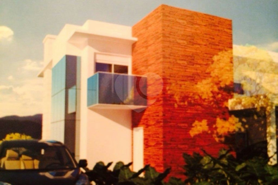 Casa à venda com 4 quartos, sendo 2 suítes, no condomínio Residencial Floresta, São Paulo - SP