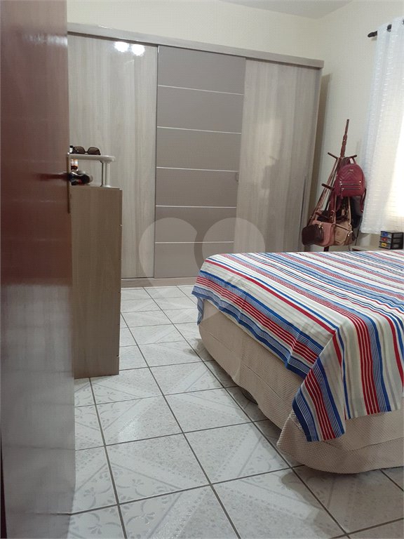 Sobrado à venda com 4 quartos em Vila Correa, Ferraz de Vasconcelos, SP
