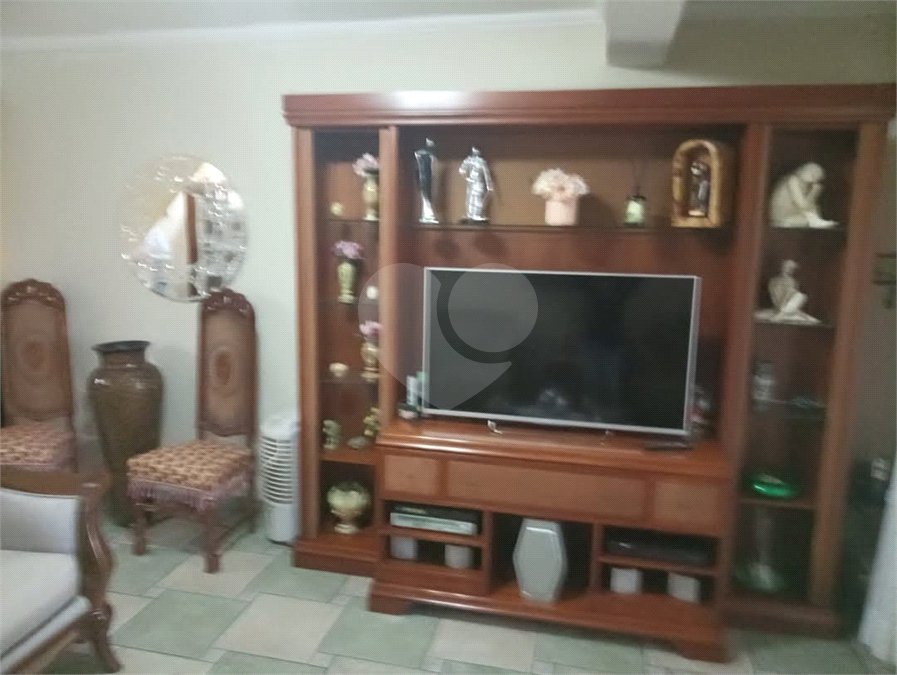 Casa à venda com 3 quartos, sendo 2 suítes, em Vila Flávio, Mogi das Cruzes, SP