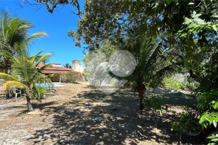Casa à venda com 3 quartos, sendo 1 suíte, no Centro, Santa Cruz Cabrália, BA