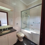 Casa à venda com 3 suítes no condomínio Chácaras do Lago, Vinhedo - SP