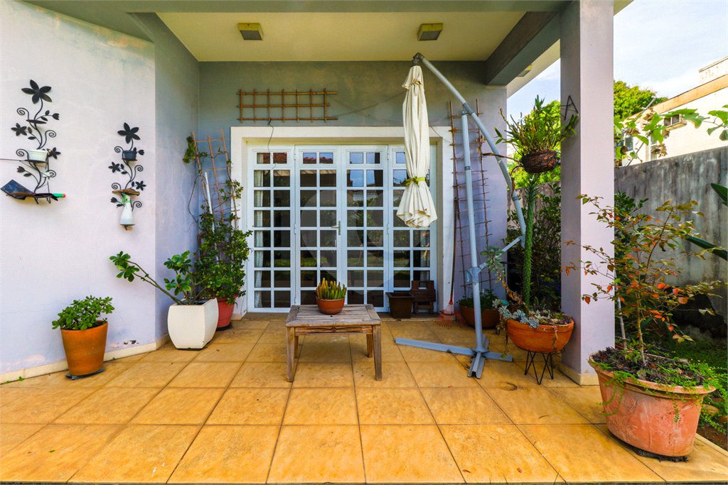 Sobrado à venda ou para alugar com 4 quartos, sendo 3 suítes, em Vila Madalena, São Paulo, SP
