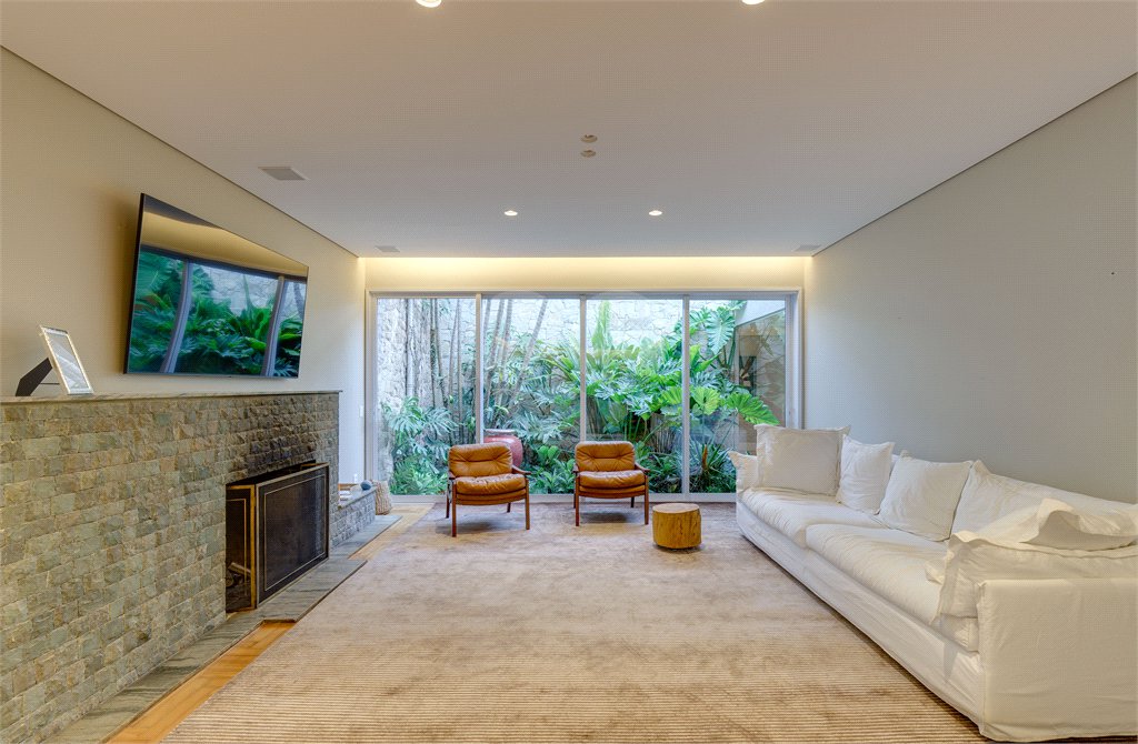 Casa Térrea à venda ou para alugar com 4 suítes em Alto da Boa Vista, São Paulo, SP