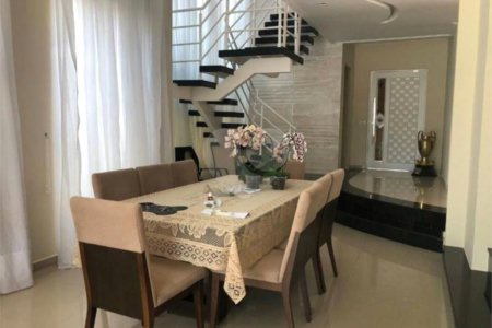 Casa à venda com 4 quartos, sendo 2 suítes, no condomínio Terras de São Francisco, Vinhedo - SP
