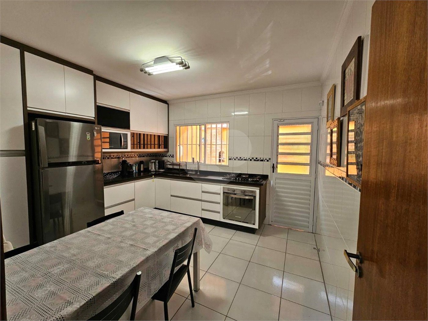 Casa à venda com 3 suítes em Vila Carrão, São Paulo, SP