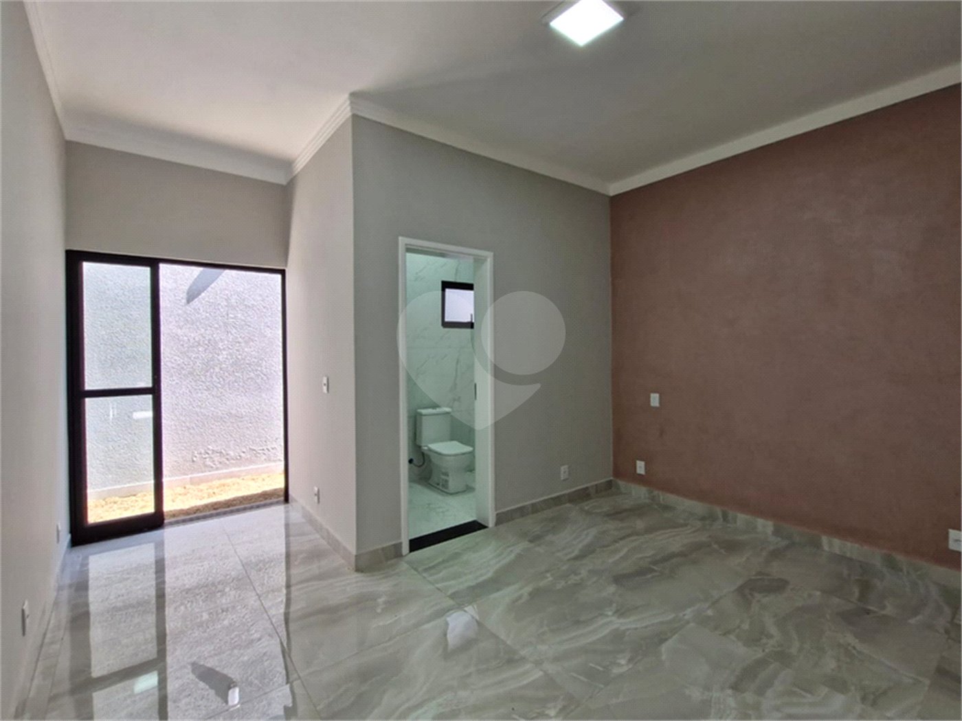 Casa à venda com 2 quartos, sendo 1 suíte, no condomínio Residencial Jardim, Sorocaba - SP
