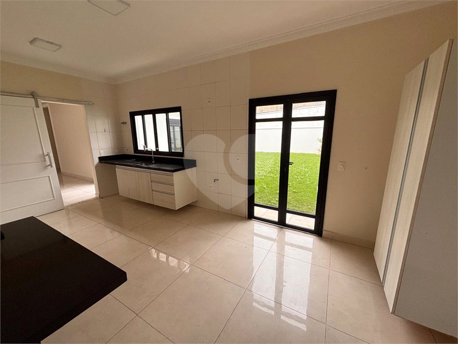 Casa à venda com 3 suítes no condomínio Residencial Maria Dulce, Indaiatuba - SP