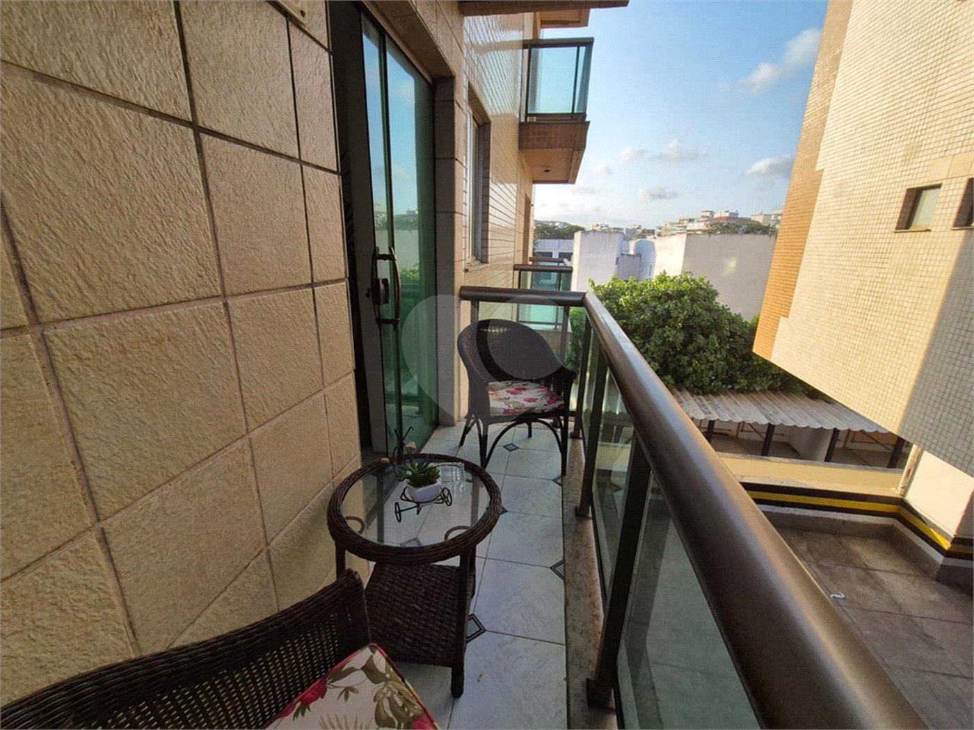 Apartamento à venda com 3 quartos, sendo 1 suíte,  no Centro, Cabo Frio, RJ