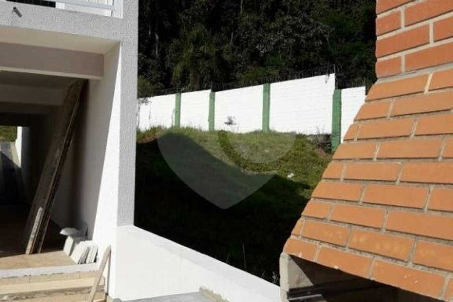 Sobrado à venda com 3 quartos, sendo 1 suíte, em Villa Verde, Franco da Rocha, SP