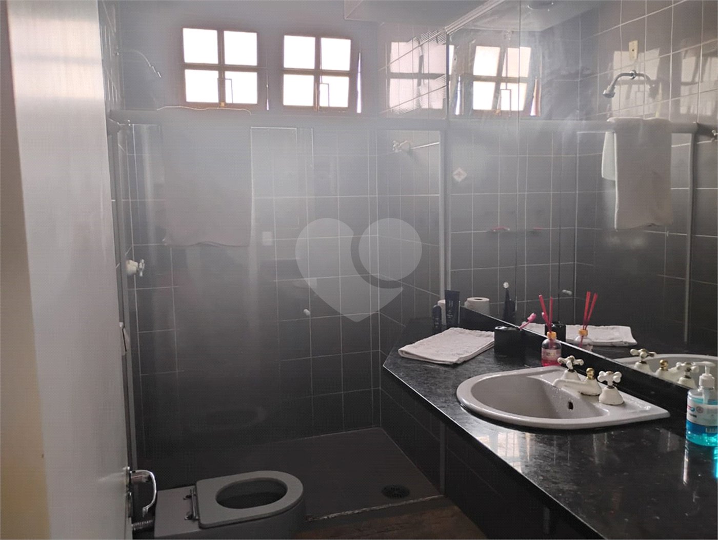 Casa à venda com 3 quartos, sendo 1 suíte,  em Vila Suissa, Mogi das Cruzes, SP