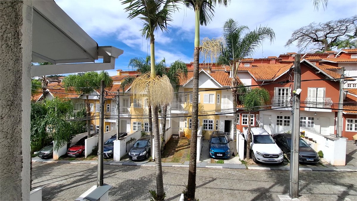 Casa à venda com 2 suítes no condomínio Village Palmas, São Paulo - SP