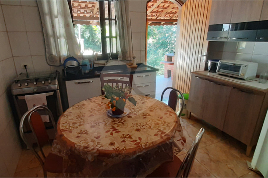 Casa à venda com 3 quartos, sendo 1 suíte, no condomínio Sausalito, Mairiporã - SP