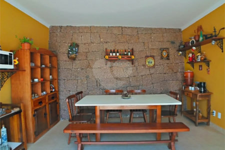 Casa à venda com 3 quartos, sendo 1 suíte, no condomínio Estância Marambaia, Vinhedo - SP