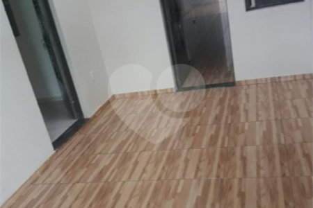 Casa térrea com 2 dormitórios.