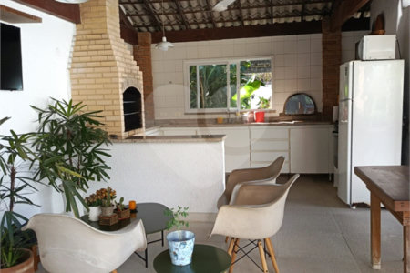 Casa à venda com 9 quartos, sendo 8 suítes, no condomínio Village Elisabete, Rio de Janeiro - RJ