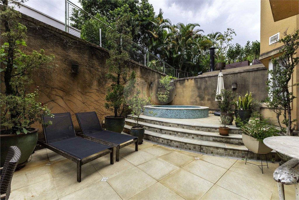 Duplex para alugar com 4 quartos, sendo 3 suítes, em Alto de Pinheiros, São Paulo, SP