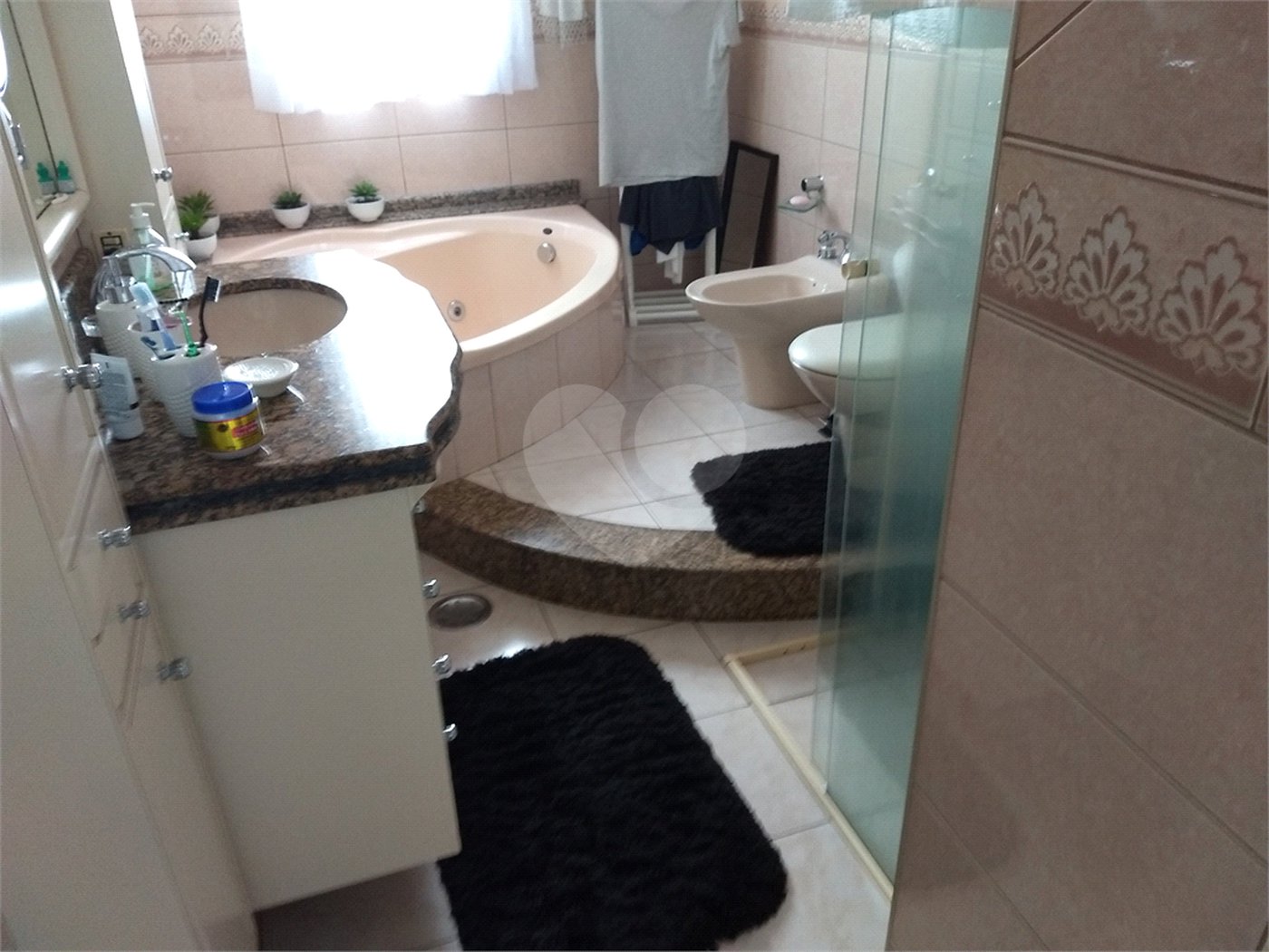 Casa Térrea à venda ou para alugar com 4 suítes em Horto, São Paulo, SP
