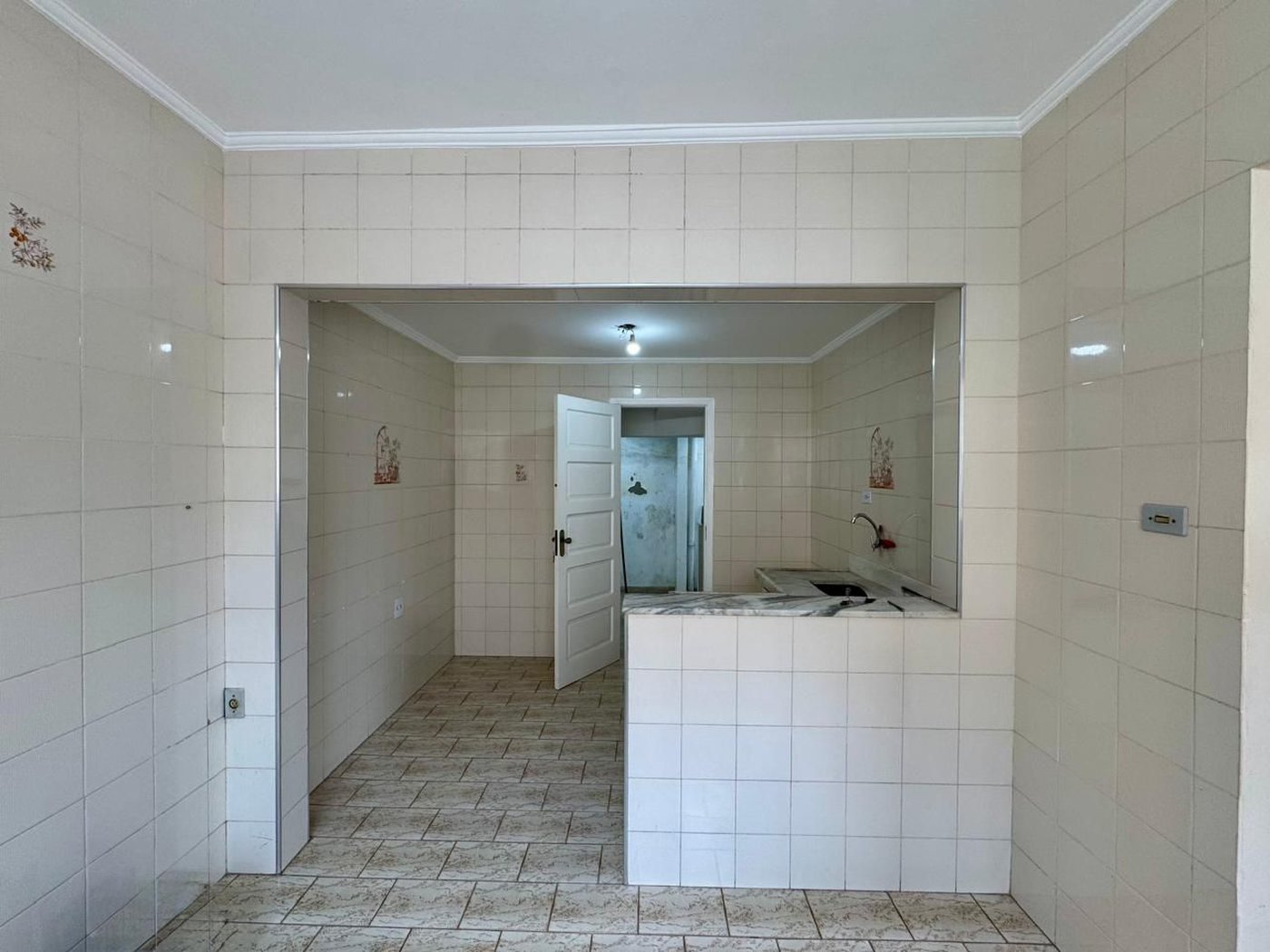 CASA AMPLA COM QUINTAL  150m² - 1.799.000,00 - Aparecida - Santos/SP