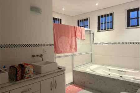 Casa Térrea à venda com 3 suítes em Alto da Boa Vista, São Paulo, SP