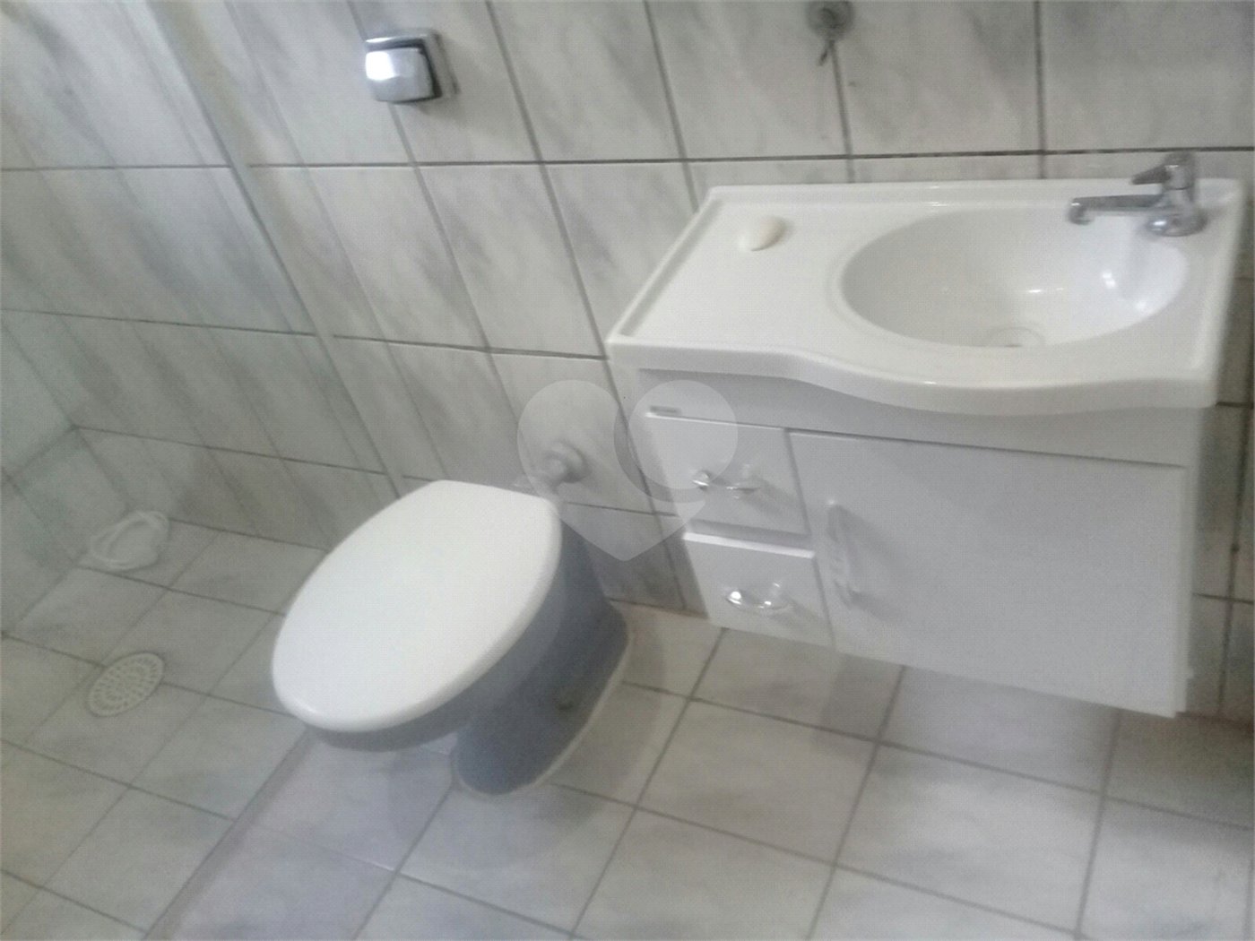 Sobrado à venda com 4 quartos, sendo 2 suítes,  em Jardim Regina, Indaiatuba, SP