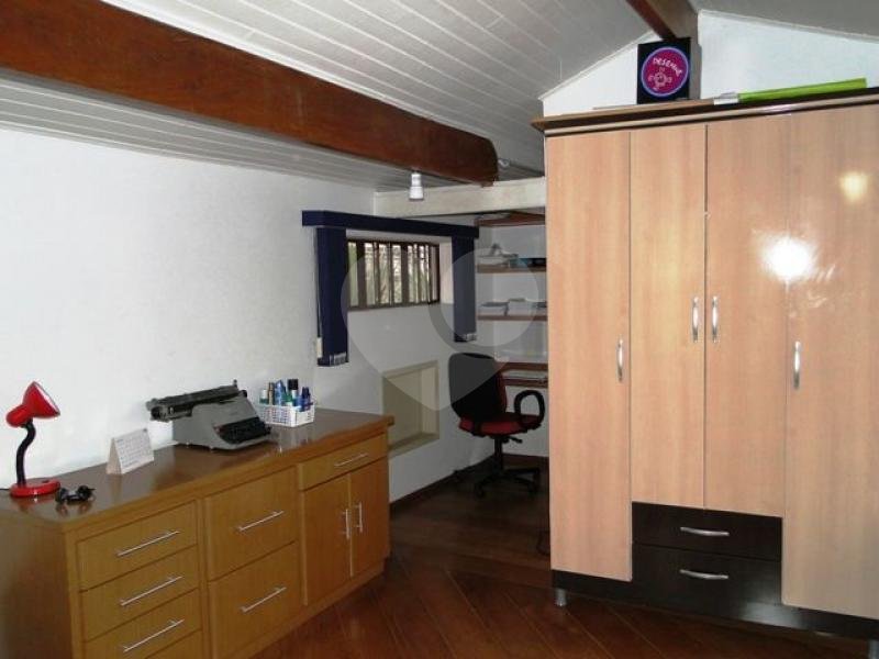 Sobrado à venda com 8 quartos, sendo 2 suítes,  em Santana, São Paulo, SP