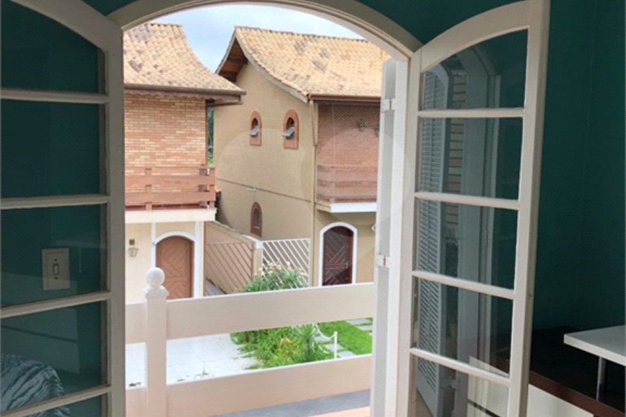 Casa à venda com 3 quartos, sendo 1 suíte, no condomínio Jardim das Pedras, São Paulo - SP