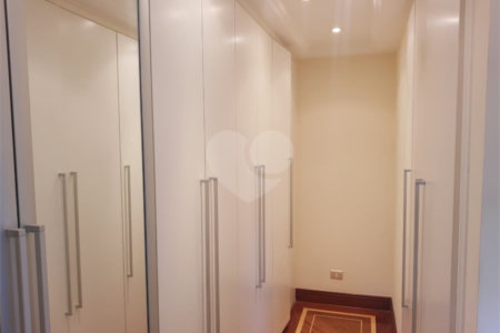 Casa à venda com 5 suítes em Jardim Leonor, São Paulo, SP
