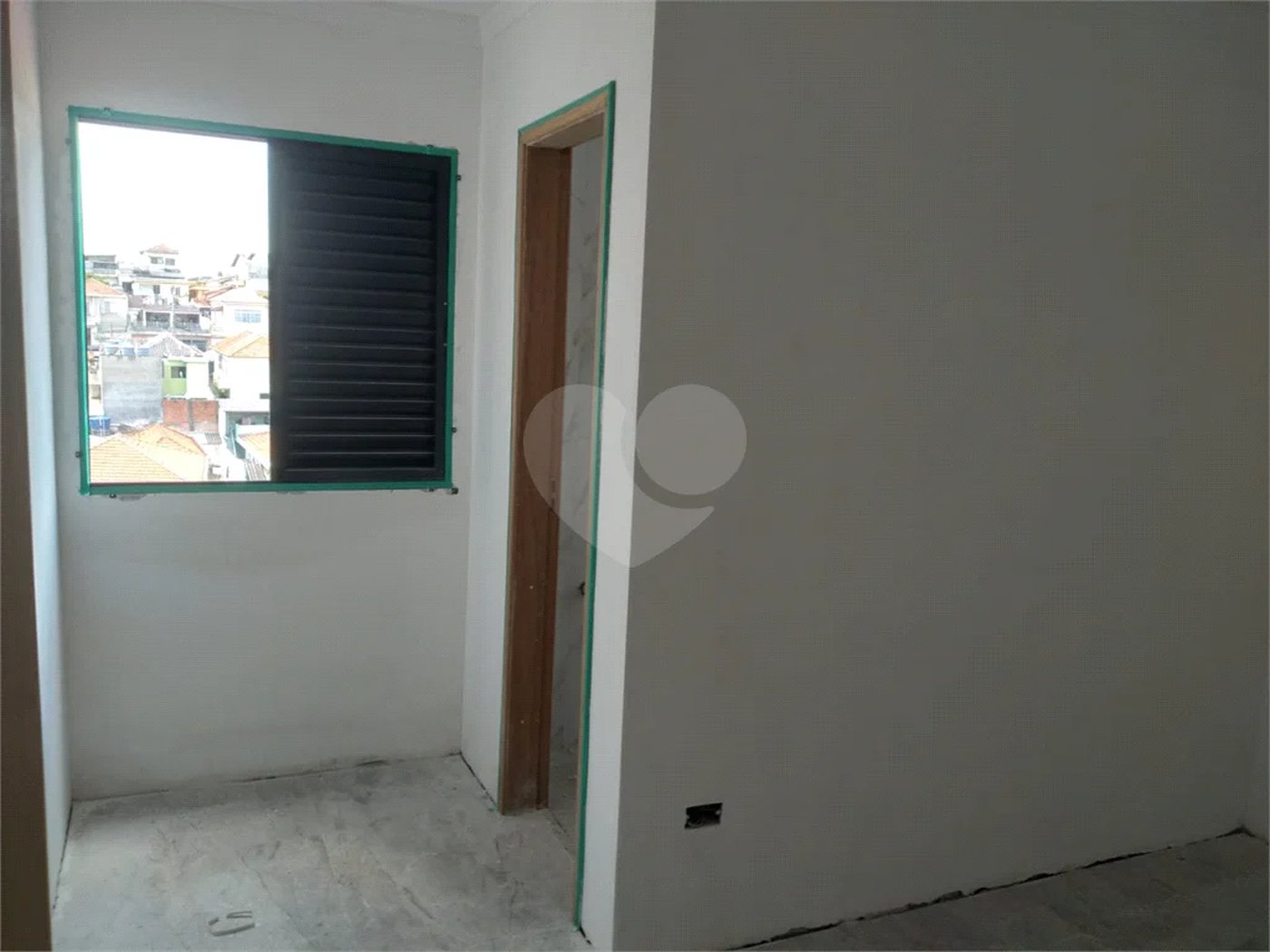 Sobrado à venda com 2 suítes em Vila Nivi, São Paulo, SP