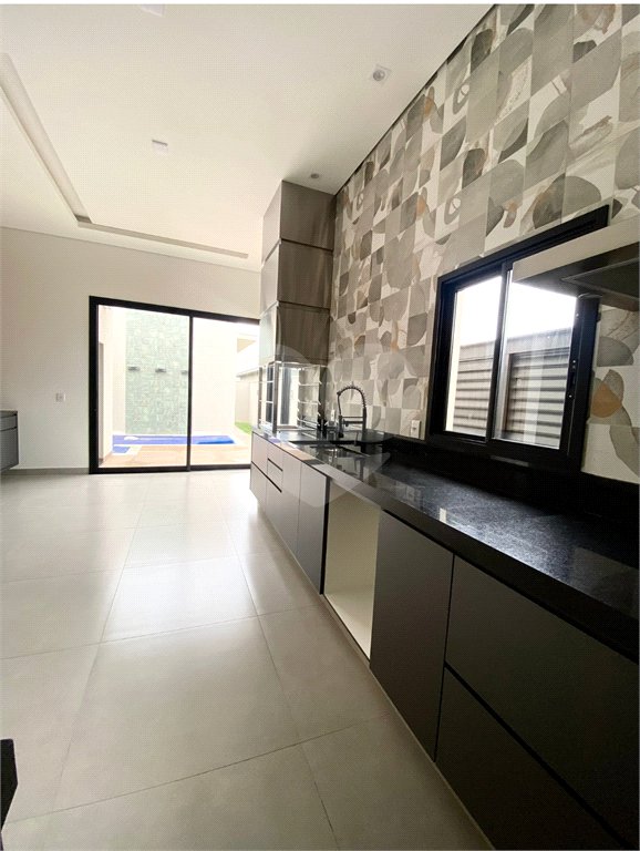 Casa à venda com 3 suítes no condomínio Portal das Tipuanas, Araraquara - SP