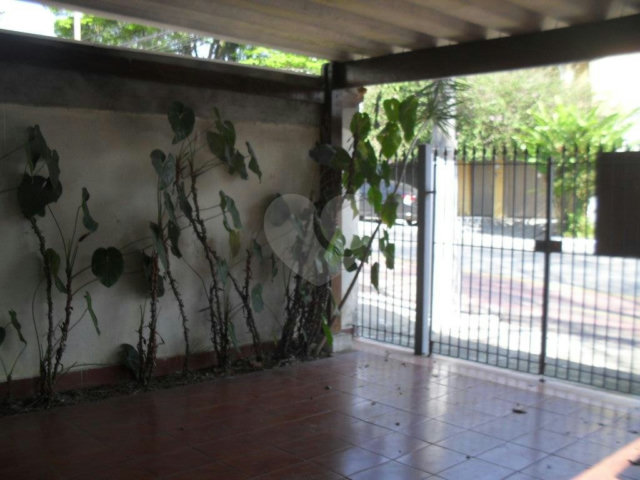 Sobrado à venda com 3 quartos, sendo 1 suíte,  em Alto da Boa Vista, São Paulo, SP
