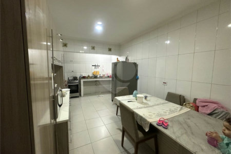 Sobrado à venda com 4 quartos em Jardim Luciana, Itaquaquecetuba, SP