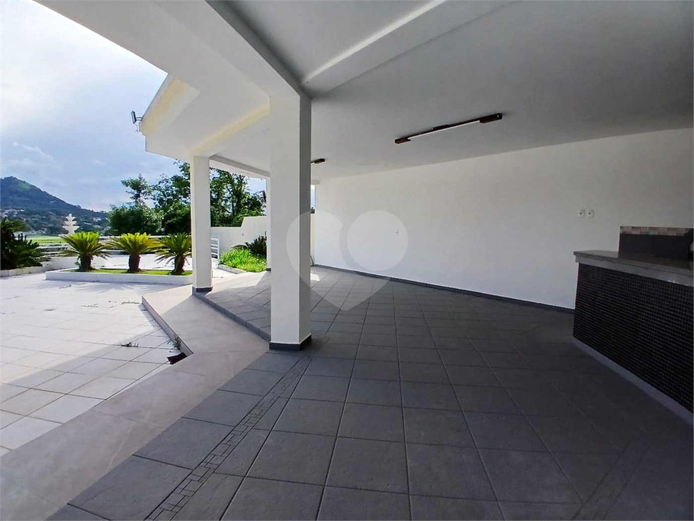 Casa à venda com 4 quartos, sendo 2 suítes, no condomínio Flamboyant, Atibaia - SP