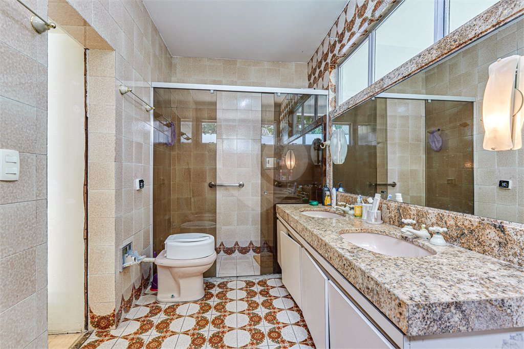 Casa de Vila à venda com 4 quartos, sendo 3 suítes,  em Alto da Boa Vista, São Paulo, SP