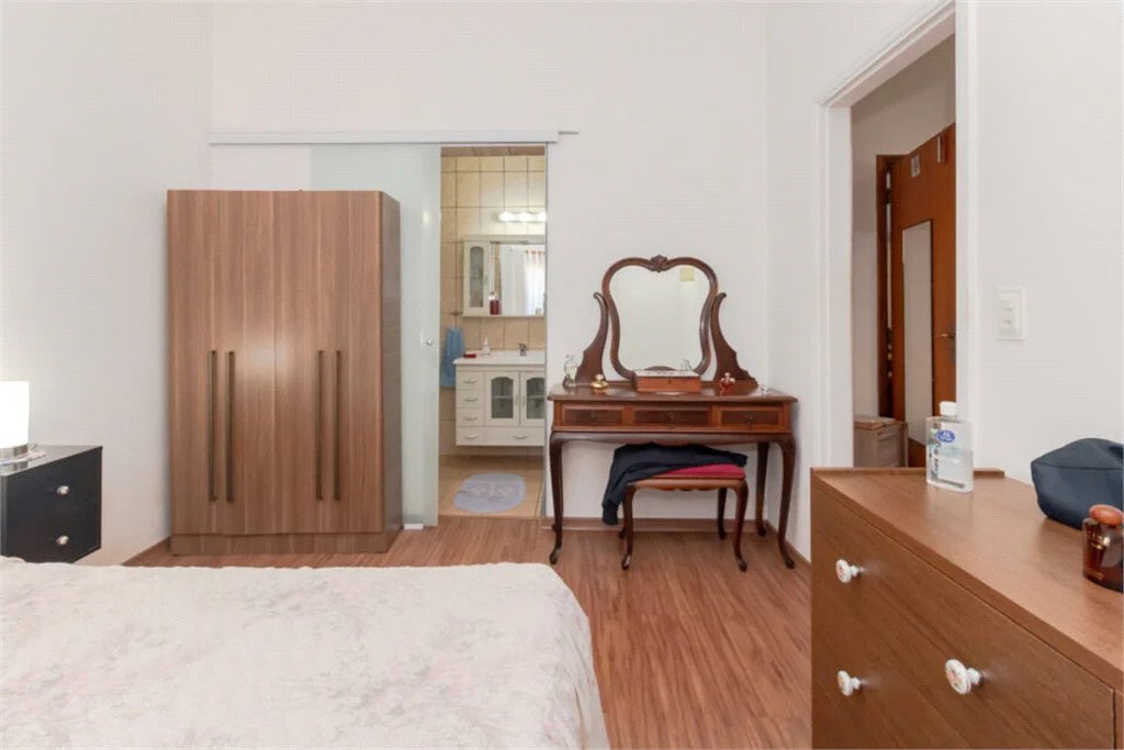 Casa à venda com 4 quartos, sendo 3 suítes,  em Vila Pirajussara, São Paulo, SP