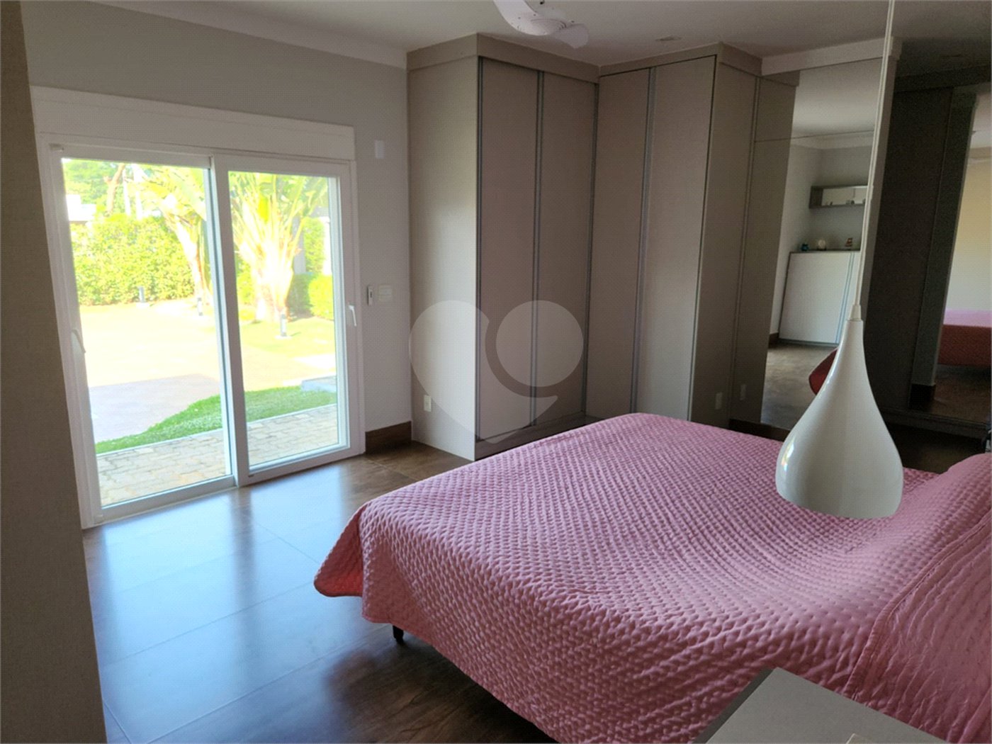 Casa à venda com 4 quartos, sendo 3 suítes, no condomínio Terras de Mont Serrat, Salto - SP