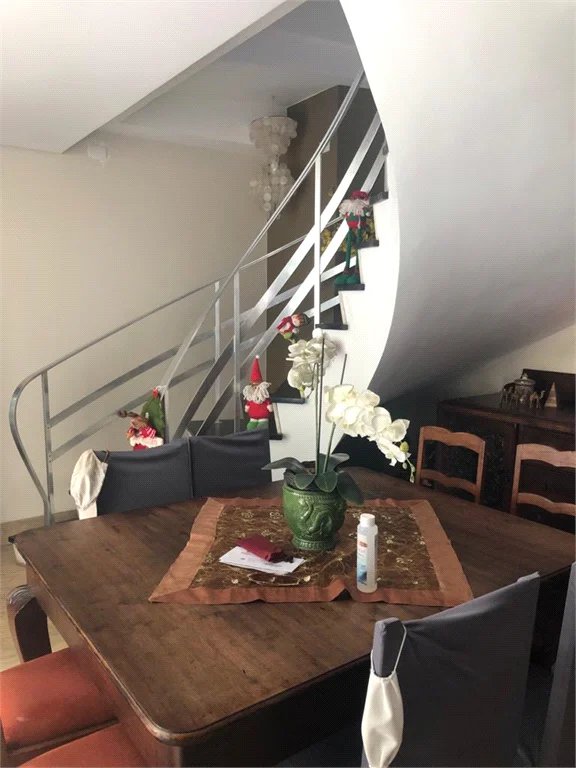 Casa à venda com 8 quartos, sendo 4 suítes,  em Jardim Leonor, São Paulo, SP