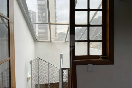 Sobrado à venda com 7 quartos, sendo 2 suítes, em Brooklin Paulista, São Paulo, SP