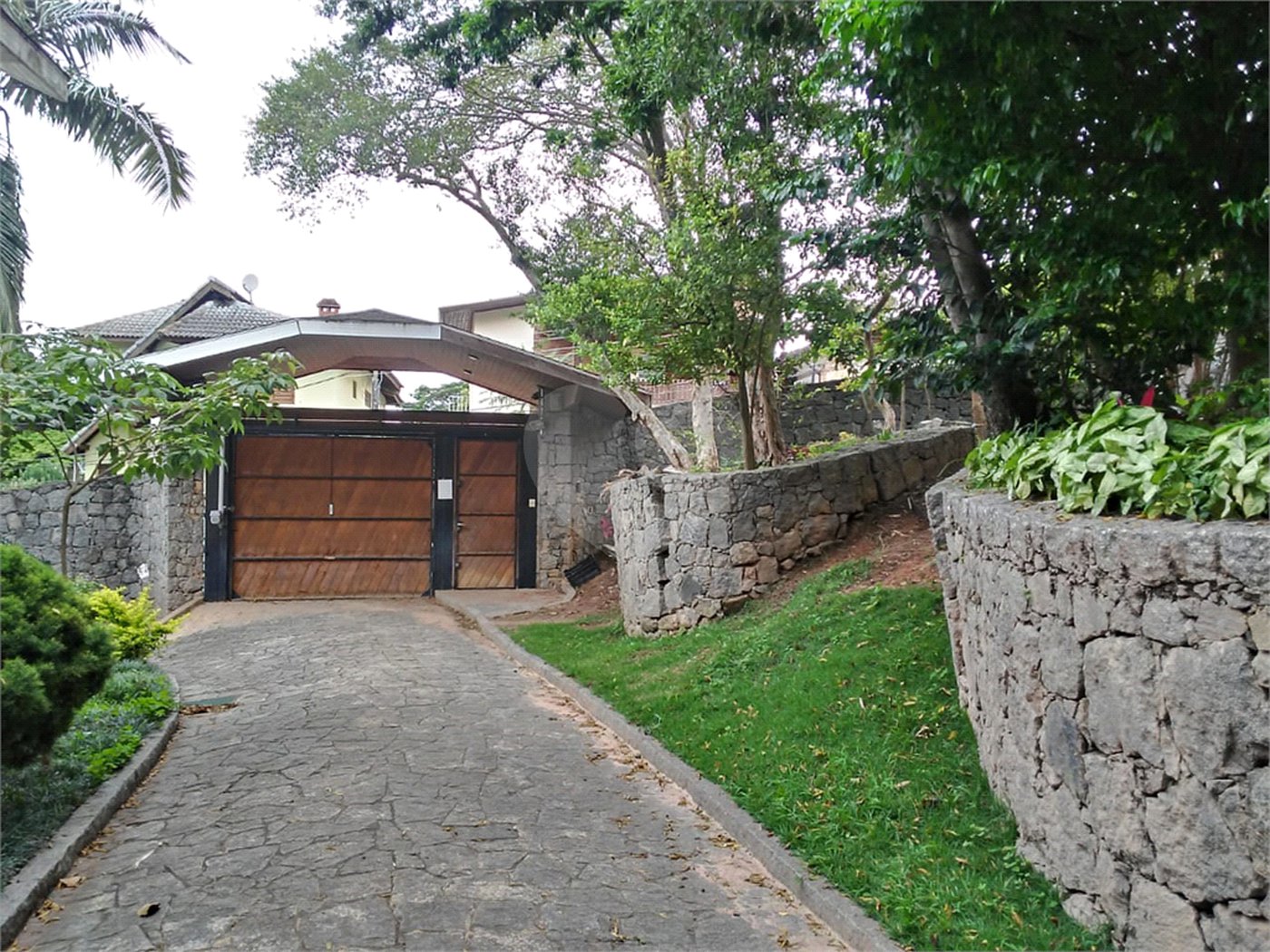 Sobrado à venda com 4 quartos, sendo 1 suíte, em Jardim Floresta, São Paulo, SP