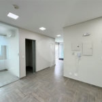 Sala para locação Domo Business 101 m - 2 vagas - Sala com divisórias, ar condicionado e banheiro.