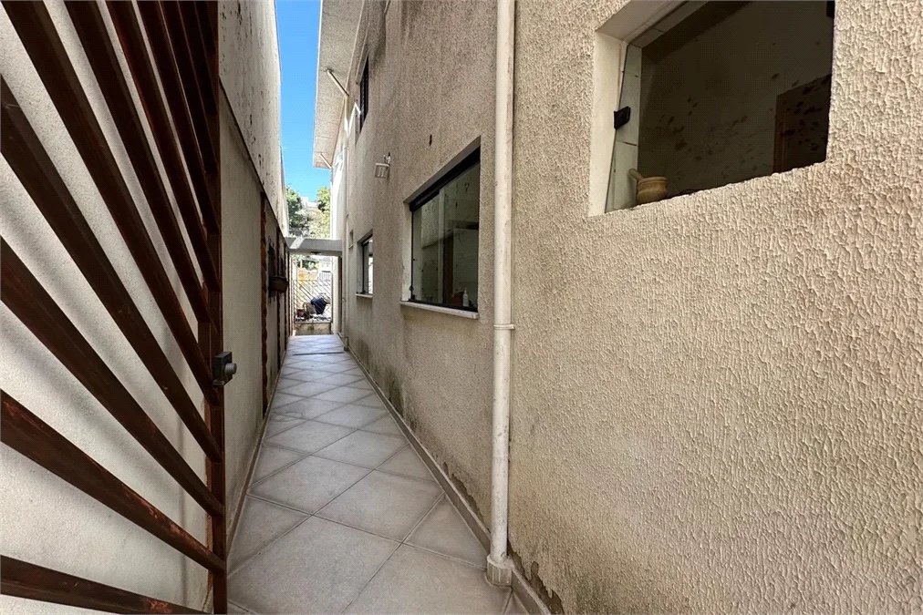 Sobrado à venda com 4 quartos, sendo 2 suítes,  em Vila Ipojuca, São Paulo, SP