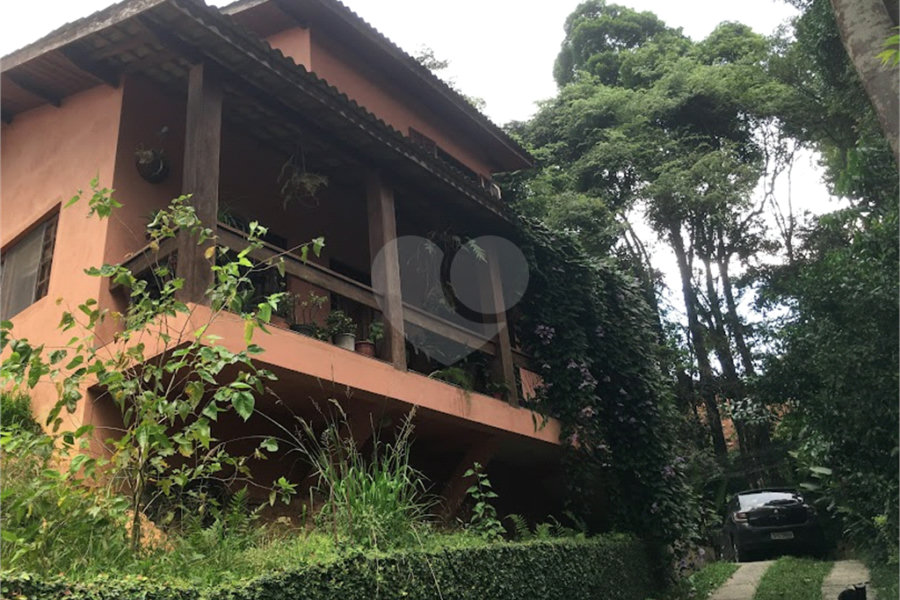Casa à venda com 3 quartos, sendo 2 suítes, no condomínio Loteamento Haras El Passo, Mairiporã - SP