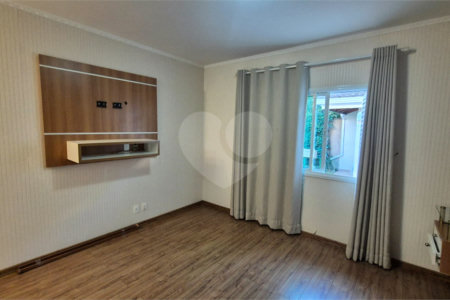 Casa para alugar com 3 quartos, sendo 1 suíte, no condomínio Recanto dos Paturis, Vinhedo - SP