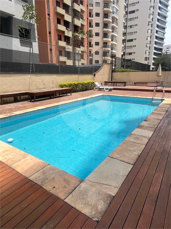 Apartamento à venda com 3 quartos, sendo 1 suíte, em Vila Olímpia, São Paulo, SP