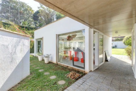 Casa à venda ou para alugar com 3 quartos, sendo 1 suíte,  no condomínio Chácara Flora, São Paulo - SP